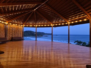 المنطقة المحيطة بالمنشأة