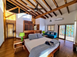 2 bedrooms, in-room safe, desk, travel cot