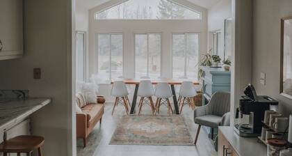 The Splash Pad- a secluded pool/hot tub oasis