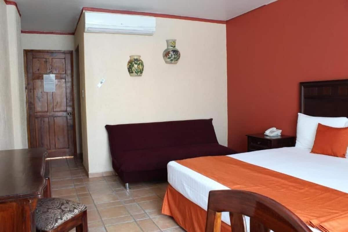Superior King Room | Individually decorated, desk, free WiFi, bed sheets