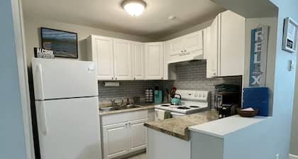 Cozy 2 bedroom 2bath condo Weirs Beach Lake Winnipesaukee Laconia, NH Gunstock