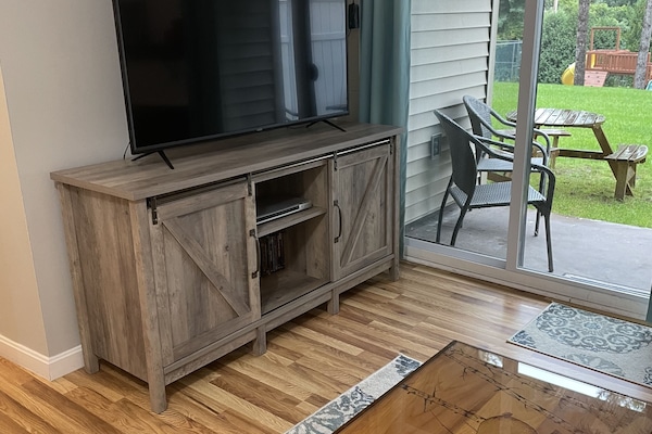 Smart TV, chimenea y reproductor de DVD