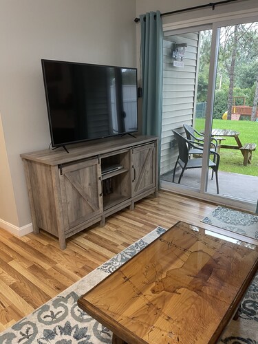 Cozy 2 bedroom 2bath condo Weirs Beach Lake Winnipesaukee Laconia, NH Gunstock