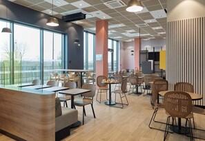 Restaurant - B&B HOTEL Versailles Rocquencourt (Le Chesnay-Rocquencourt)