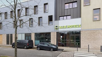 Self parking (EUR 10 per day)