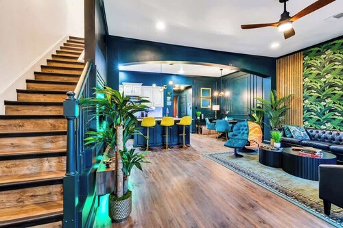 Luxurious Townhome Near LSU | Modern & Chic Stay