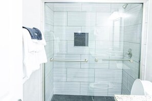 Hair dryer, towels, soap, shampoo - Walk to AT&T Cowboys Stadium, Globe-life from Stylish 2Bedroom (Arlington)