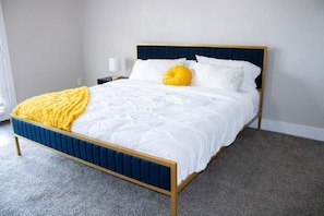 2 bedrooms, iron/ironing board, travel crib, free WiFi - Walk to AT&T Cowboys Stadium, Globe-life from Stylish 2Bedroom (Arlington)