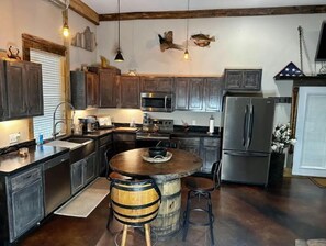 Geladeira, micro-ondas, fogão, cooktop