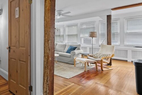 Beautiful downtown retreat, walk everywhere!