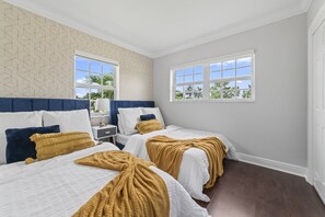 5 bedrooms, iron/ironing board, WiFi, bed sheets