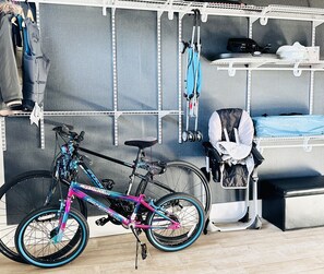 Garage Bikes and Highchair and more  - Nearly Beachy. Perfect Family Vaca Home.  Just 2 miles to the Beach (Seminole)