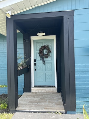 Front Door - Nearly Beachy. Perfect Family Vaca Home.  Just 2 miles to the Beach (Seminole)