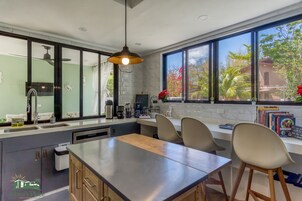 Refrigerador, microondas, especias