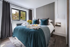 3 bedrooms, iron/ironing board, free WiFi, bed sheets - NEW - Mayfair House - 5 Star - Lake View Luxury (Bowness-on-Windermere)