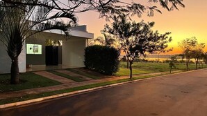 A modern building with a flat roof and a large window displaying a landscape. - Resort Isla Cancun (Cardoso)