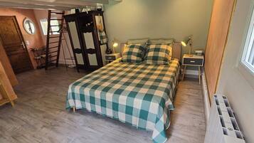 1 bedroom, iron/ironing board, free WiFi, bed sheets