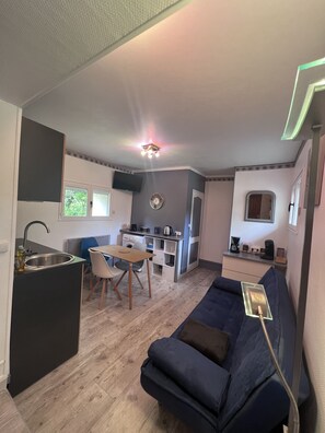 Interior - Gîte Entièrement Rénové à Deux pas de la Forêt à Pied (Émancé)