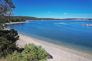 House (2 Bedrooms) | Interior - Madrona Beach House by Avantstay Waterfront Home (Coupeville)