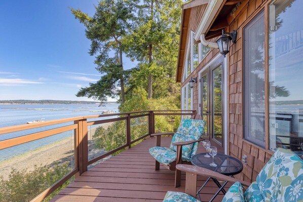House (2 Bedrooms) | Interior - Madrona Beach House by Avantstay Waterfront Home (Coupeville)
