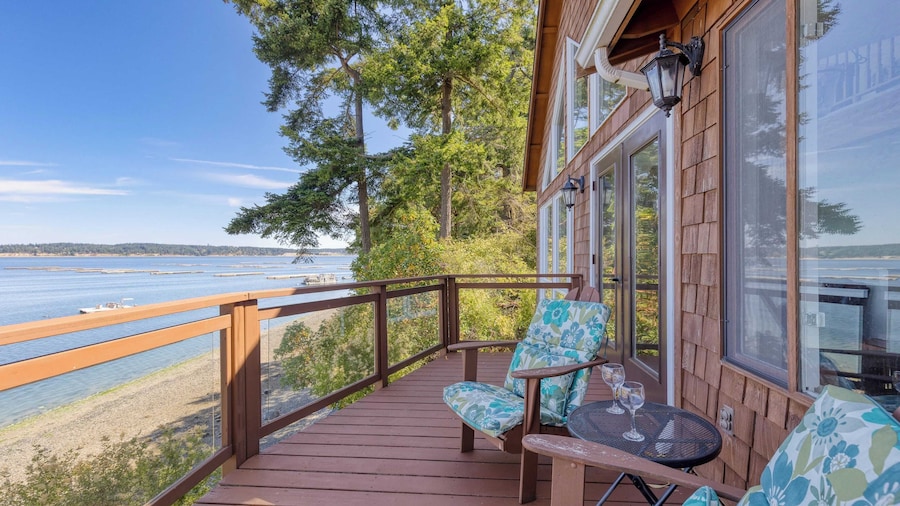 Madrona Beach House by Avantstay Waterfront Home