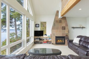 Interior - Madrona Beach House by Avantstay Waterfront Home (Coupeville)