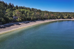 House (2 Bedrooms) | Interior - Madrona Beach House by Avantstay Waterfront Home (Coupeville)