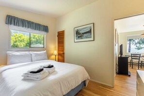 2 habitaciones, tabla de planchar con plancha y ropa de cama 