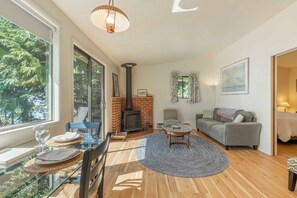 House (2 Bedrooms) | Interior - Mutiny Bay Waterfront Cabin by Avantstay Views (Freeland)