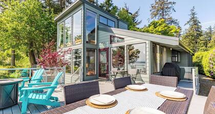 Whidbey Island Waterfront Home With Hot Tub & Sunset Views Saratoga Vista by Avantstay