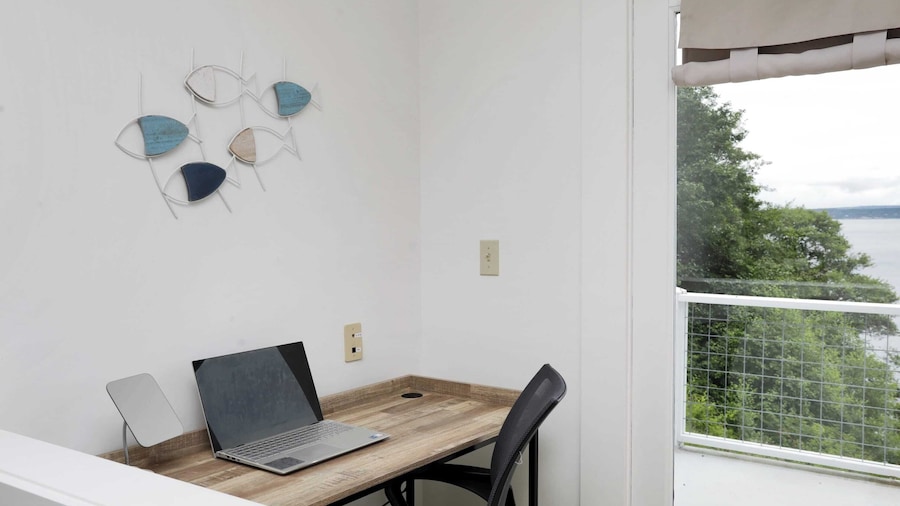 Marine View Bluff by Avantstay Waterfront Views