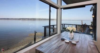Langley Waterfront Condo by Avantstay A+ Views