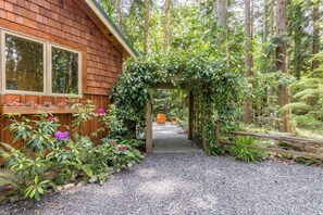 Interior - The Cottage at Herons Roost by Avantstay (Langley)