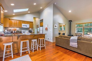 House (1 Bedroom) | Interior - The Cottage at Herons Roost by Avantstay (Langley)