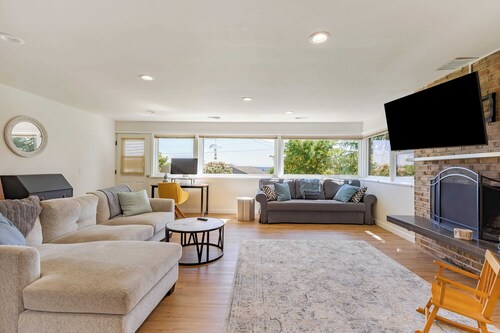 Sunny Side Island Retreat by Avantstay Backyard