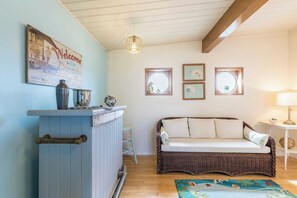 House (2 Bedrooms) | Interior - West Beach Wonderland by Avantstay Waterfront (Oak Harbor)