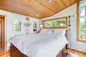 House (2 Bedrooms) | Interior - Serenity Pines by Avantstay Incredible Views (Greenbank)