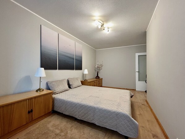 1 dormitorio, tabla de planchar con plancha, wifi gratis y ropa de cama