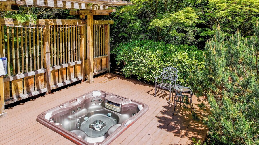 Rhythm Waters by Avantstay Garden Paradise, Pond
