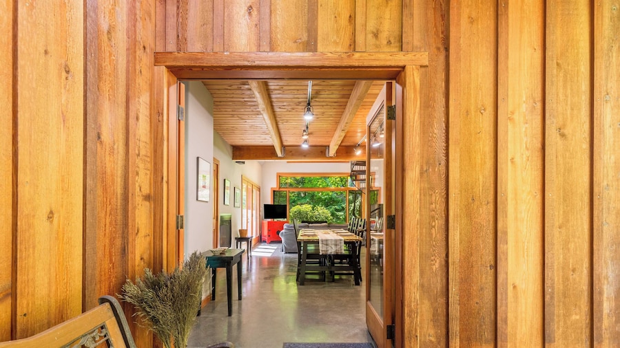 Rhythm Waters by Avantstay Garden Paradise, Pond