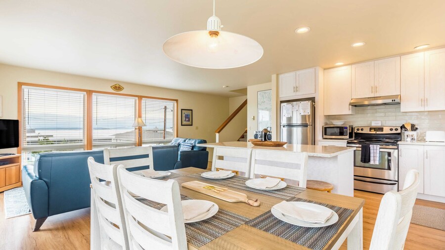 Beach Lookout Retreat by Avantstay Rooftop Views