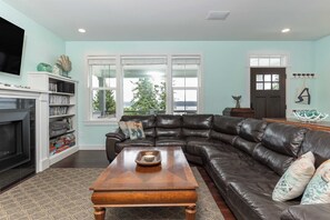 House (2 Bedrooms) | Interior - The Lookout at Crane's Landing by Avantstay (Greenbank)