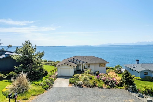 The Majestic Blue View by Avantstay Waterfront