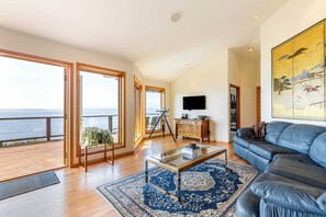 Interior - The Majestic Blue View by Avantstay Waterfront (Freeland)