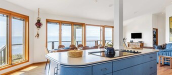 The Majestic Blue View by Avantstay Waterfront