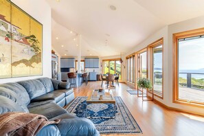 Interior - The Majestic Blue View by Avantstay Waterfront (Freeland)