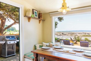 Interior - Sunlight Beach Getaway by Avantstay Views (Clinton)