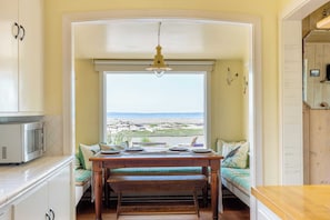 Interior - Sunlight Beach Getaway by Avantstay Views (Clinton)