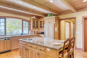 House (3 Bedrooms) | Interior - Goldilocks by Avantstay Luxury Waterfront Home (Greenbank)