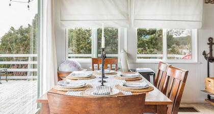 Totally Beachin' Getaway by Avantstay Waterfront